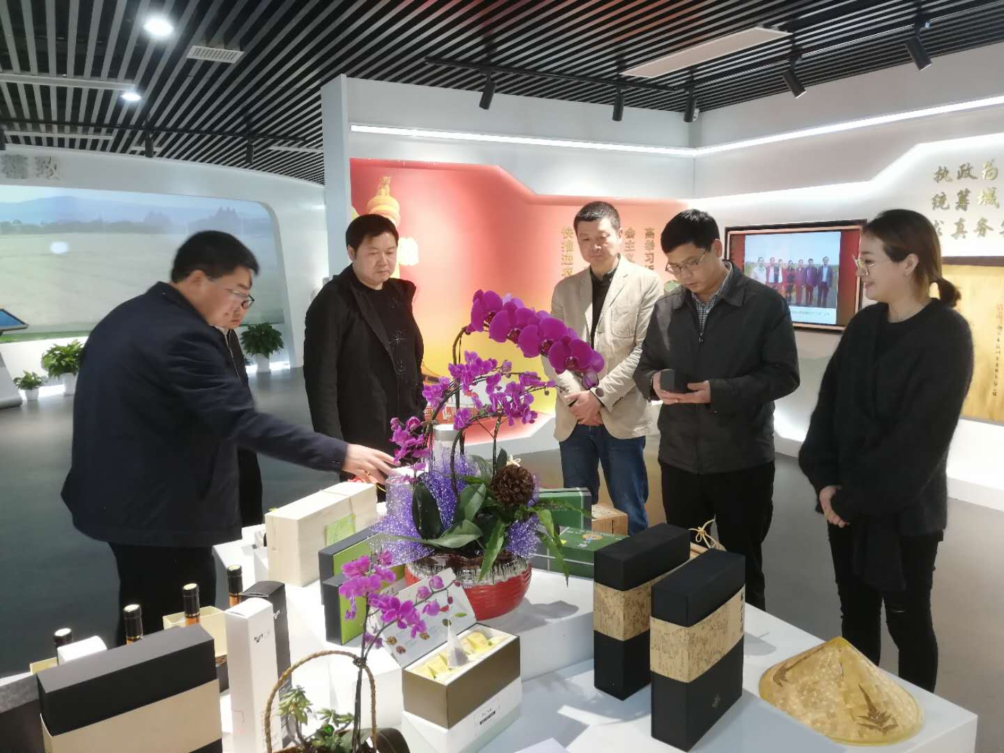 普安县委书记农文海一行考察B体育（中国）国际平台,B SPORTS特种茶中心