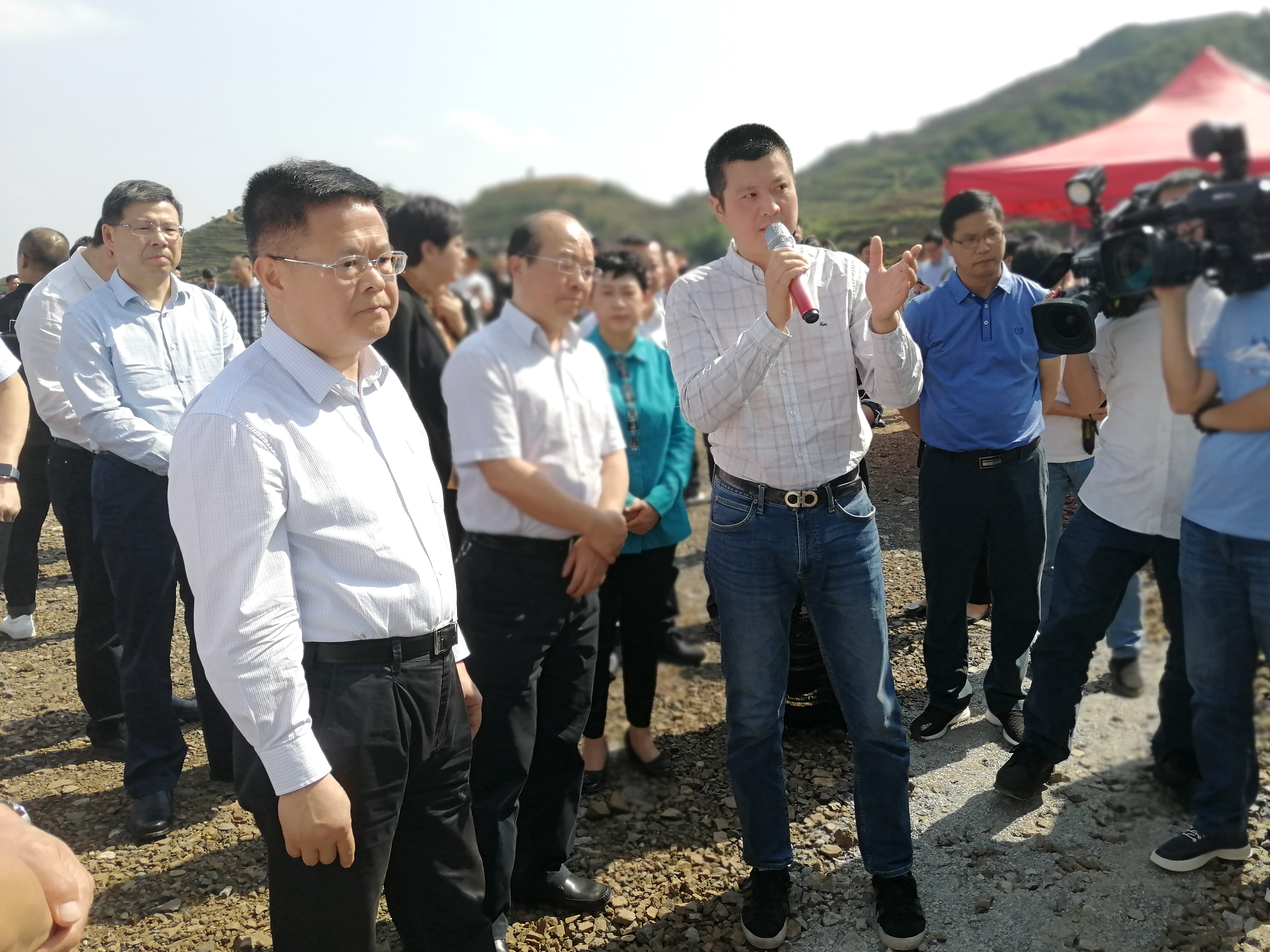 浙江省委副书记郑栅洁考察B体育（中国）国际平台,B SPORTS贵州普安“白叶一号”工程种植基地