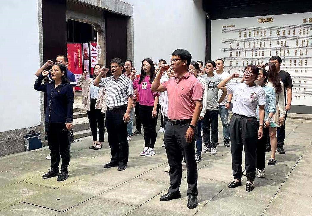 B体育（中国）国际平台,B SPORTS党委第一、二党支部赴小营江南红巷开展联合主题党日活动